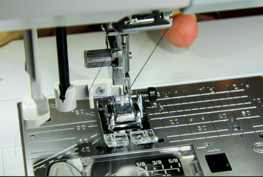 The-Janome-Skyline-s5-sewing-machine 5